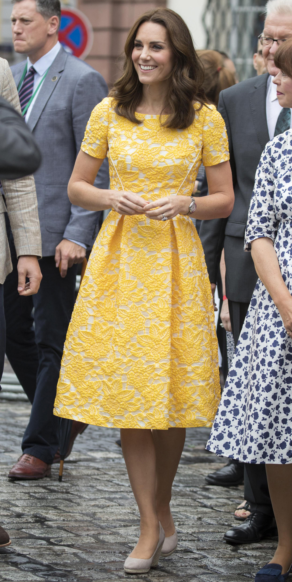 https://www.abouther.com/sites/default/files/2017/07/25/kate_middleton_in_yellow_lace_dress_for_traditional_market_visit_in_heidelberg.jpg