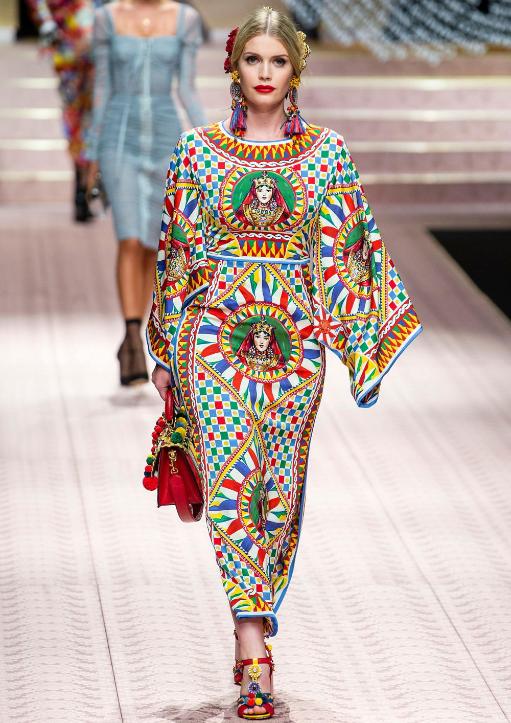 Sheikha Dana al-Khalifa Shines Bright on Dolce & Gabbana Runway | About Her