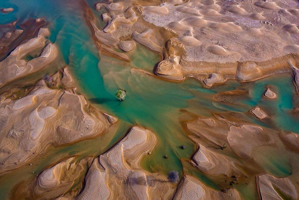 Реки саудовской аравии. Озеро в пустыне. Река в пустыне. Водоем в пустыне. Озеро посреди пустыни.