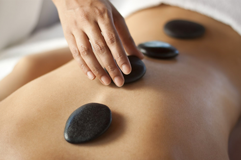 https://www.abouther.com/sites/default/files/2020/10/26/_benefits_of_a_massage.jpg