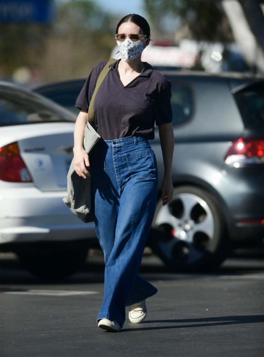 Back, back, back (part income June Rooney Mara makes a strong denim point in LA | About Her