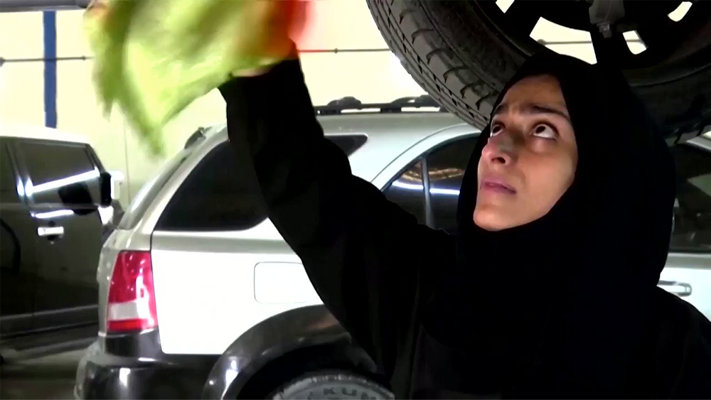 Huda Al-Matroushi: the First Emirati Woman to Own a Car Repair Business ...