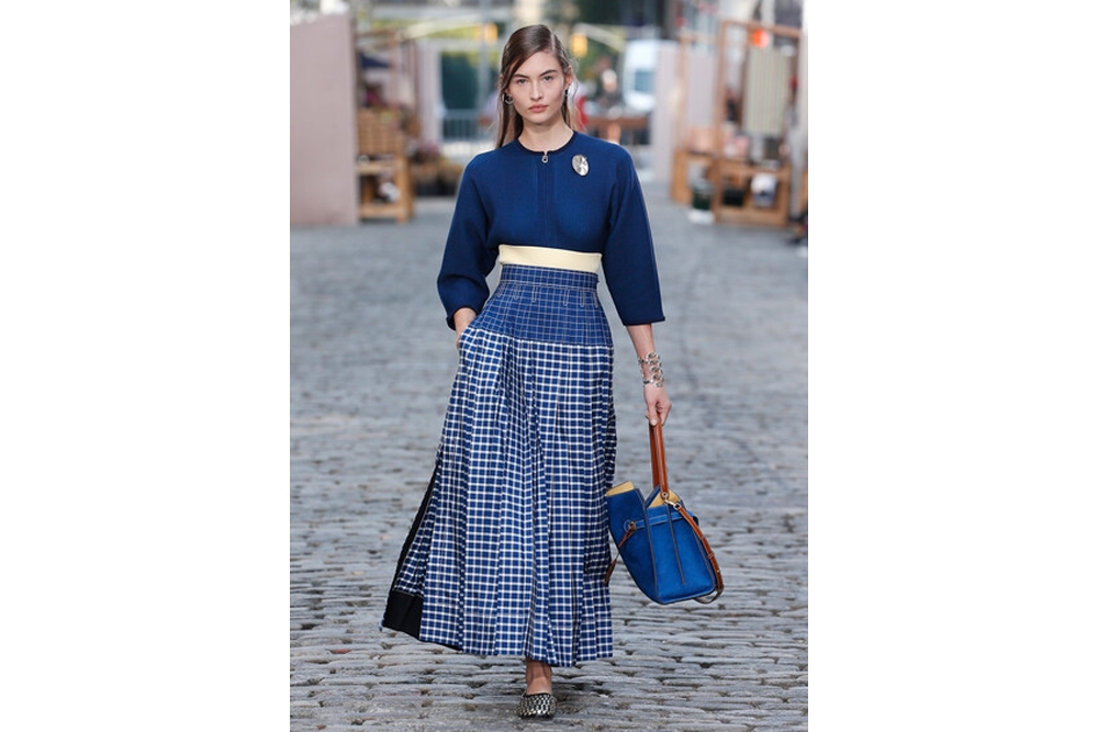 Tory Burch's SS22 Collection Is Chock-Full Of Must-Have Pieces For Modest  Dressers | About Her