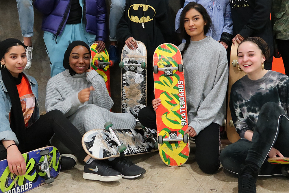 Kabelbaan Extreem belangrijk Vriendelijkheid Meet Skater Uktis, A Global Muslim Female-Led Skate Crew | About Her