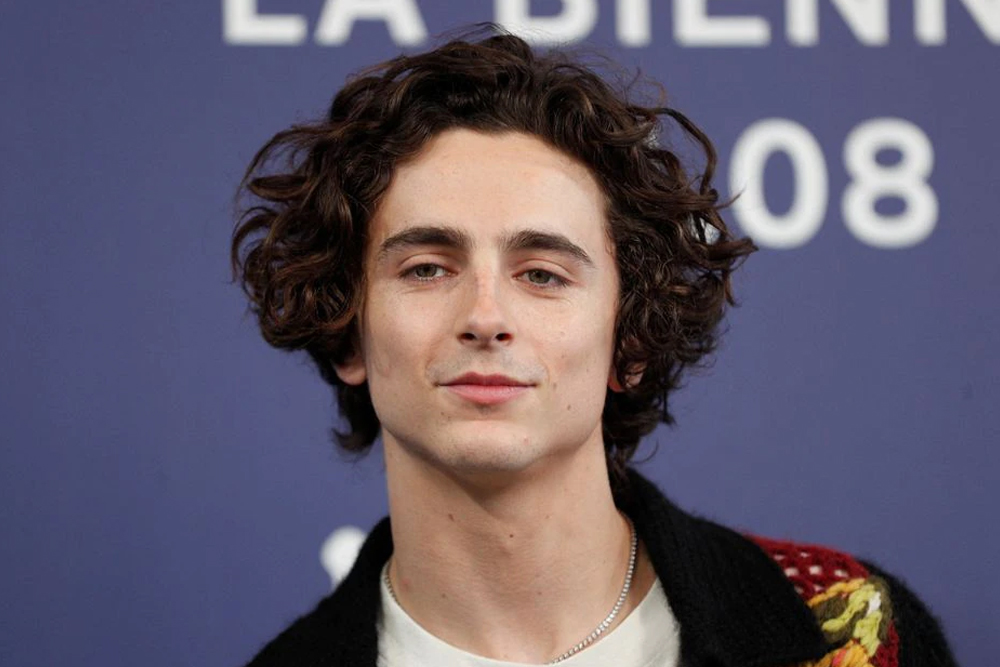 Timothée Chalamet sinks his teeth into Venice cannibal flick | About Her