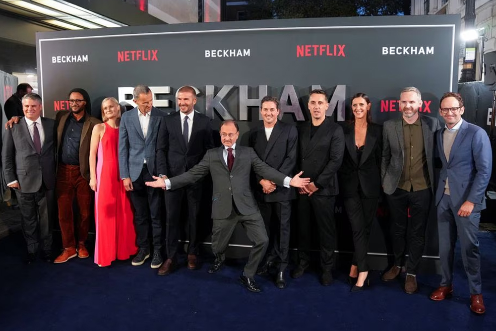 يأخذ ديفيد بيكهام العائلة إلى العرض الأول لفيلم Netflix الوثائقي